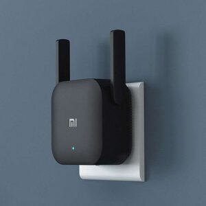 Minimalist Black Plug In Wi-Fi Range Extender Hub